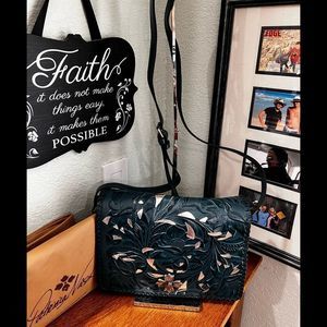 NWT Patricia Nash Mabilia Crossbody
Cutout Tooling#PNB8